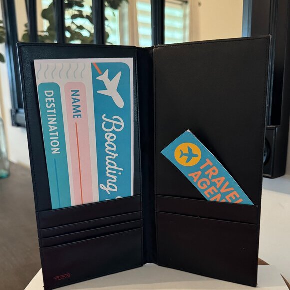 Tumi Black Leather Travel Wallet / Passport Holder Bi-Fold - Picture 4 of 8